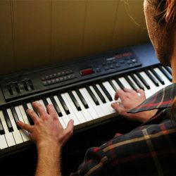 מורה לקלידים | לימודי קלידים